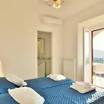 Lemon Flats 4*